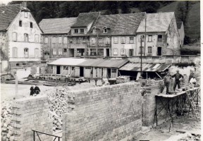 La reconstruction du couvent après la guerre.