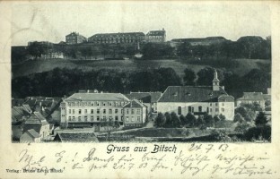 L'ancien collège Saint-Augustin de Bitche, le couvent des Augustins et la citadelle en 1904.