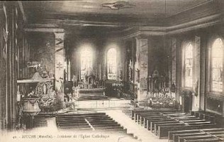 L'intérieur de l'église au début du XXe siècle.