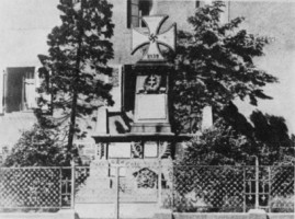 Le monument aux morts bitchois durant la période nazie.