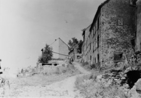 Les destructions du glacis du château à Bitche en 1945.