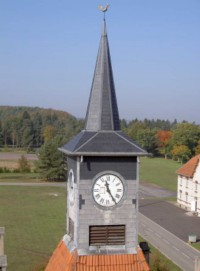 Le clocher de la chapelle du camp.