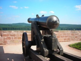 Un canon sur le plateau de la citadelle, dirigé vers le nord-est.