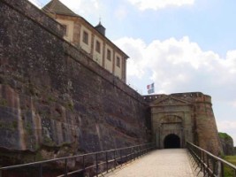 La rampe d'accès à la citadelle.