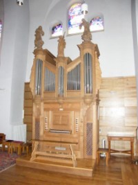 Dépourvue d'orgue depuis la seconde guerre mondiale, la chapelle du collège Saint-Augustin de Bitche a accueilli un nouvel instrument en 1996, réalisé par le facteur Bernard Aubertin, ancien élève.