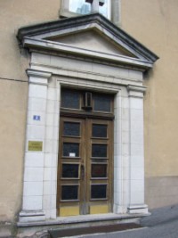 La porte principale de la maison Saint-Conrad.