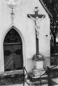 Une croix de mission, datant de 1852, était située auparavant à l'emplacement de la croix monumentale (photographie du service régional de l'inventaire de Lorraine).