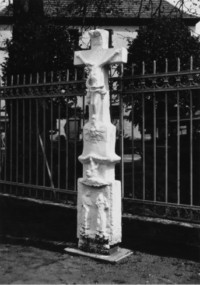 La croix est élevée durant la seconde moitié du XIXe siècle (photographie du service régional de l'inventaire de Lorraine).