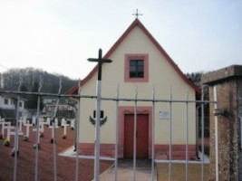 Construite comme chapelle de cimetière, elle deviendra lieu de pélerinage à saint Sébastien avant de retrouver sa vocation première après la dernière guerre mondiale.