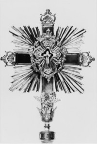 Détail du reliquaire : la croix, vue de face (photographie du service régional de l'inventaire de Lorraine).