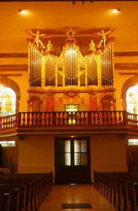 Les orgues de l'église Sainte-Catherine de Bitche, remplaçant celles du facteur Seuffert fortement rénovées par différents facteurs depuis le XVIIIe siècle, sont installées par Bernard Aubertin en 1995.