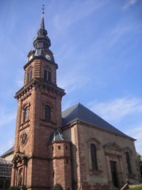 Le clocher de l'église catholique Sainte-Catherine de Bitche est construit en 1897 sur des plans d'Ewald Steller, architecte à Haguenau.