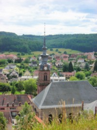Vue générale de l'église Sainte-Catherine depuis le plateau inférieur de la citadelle de Bitche.