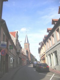 La rue du Commandant-Teyssier depuis le Scharfeneck et l'église protestante.
