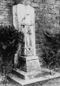 La croix Gaisler est dans un état particulièrement critique (photographie du service régional de l'inventaire de Lorraine).