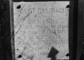 La famille Würtz fait appel au sculpteur Bohl de Haguenau pour réaliser cette croix (photographie du service régional de l'inventaire de Lorraine).