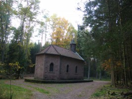 La chapelle mariale Notre-Dame-des-Bois, dans l'écart d'Erbsenthal à Eguelshardt, se situe dans un magnifique cadre sylvestre.