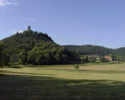 Le hameau et le château de Waldeck.