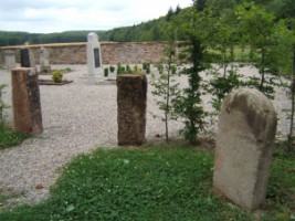 Un cimetière anabaptiste se situe à proximité du château de Gentersberg.