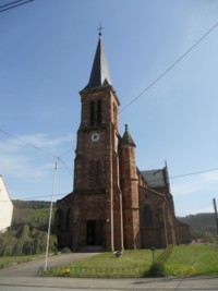 L'église Saint-Nicolas de Haspelschiedt est construite entre 1869 et 1874, sur le modèle de celle de Goetzenbruck.