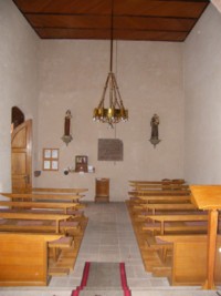 La nef de la petite chapelle de Mouterhouse.