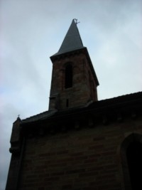 Le clocher de l'église catholique de Mouterhouse.