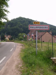 L'entrée du village en venant de Baerenthal (photographie de la com. de com. de Bitche et environs).