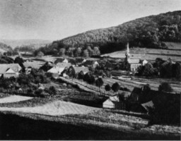 Le village avant 1945 depuis la route de Siersthal.