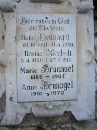 La tombe de la famille Brunagel-Koelsch date de la fin du XIXe siècle.