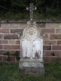 Vestiges de la tombe de la famille Brunagel-Schaming.