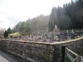 Le petit cimetière de Reyersviller renferme quelques tombes intéressantes.