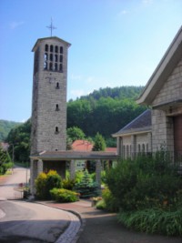 Le clocher de l'église Saint-Bernard.