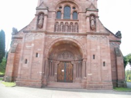 Le portail principal et le tympan de la façade occidentale.