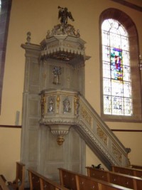 La chaire à prêcher date sans doute de la seconde moitié du XVIIIe siècle et provient de l'église Sainte-Catherine de Bitche.