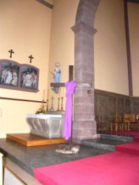 Un décor a été installé dans l'église pour le Carême 2010 et permet de méditer sur le mystère du Calvaire.