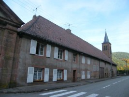 Les vestiges de l'influente abbaye cistercienne de Sturzelbronn, fondée en 1135 grâce à l'aide du duc Simon de Lorraine.