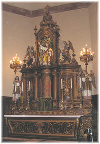 Le maître-autel est réalisé par Henri Güldner en 1819.