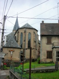 Le chevet de l'église paroissiale Saint-Pierre d'Enchenberg.