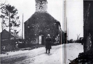 Le village en ruines le 12 décembre 1944.