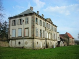 Le nouveau château de Weidesheim à Kalhausen, de style néoclassique, est reconstruit à la veille de la Révolution française.