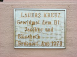 Au pied de la nouvelle croix, une plaque nous renseigne sur l'histoire de la Lauers Kritz.