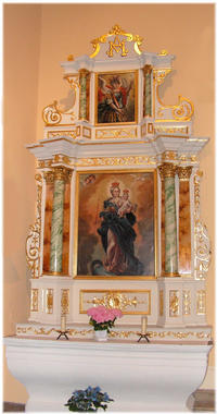 L'autel latéral gauche est dédié à la Sainte Vierge.