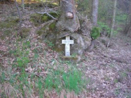 La croix commémore le décès en ce lieu de Paul Jabort de Holbach, en 1861.
