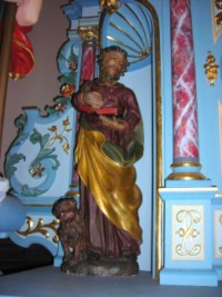 Une statue en bois sculpté de saint Marc, patron de la paroisse, est située sur l'entablement du maître-autel de l'église de Siersthal.