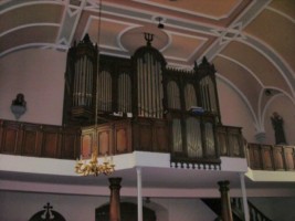 Remployant le buffet Staudt datant de 1900, l'orgue de l'église de Siersthal est installé en 1958 par Haerpfer-Erman.