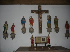 Dans la Pauluskapelle de Soucht, les statues des quatorze Saints Auxiliaires, fort populaires dans la région, emplissent tout l'espace disponible sur trois des murs.