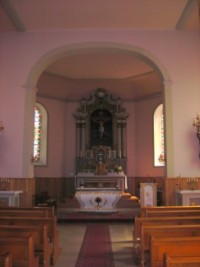 L'ancien et le nouvel autel de la chapelle.
