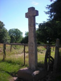 La croix est élevée en 1768 dans la rue principale du hameau d'Olsberg.