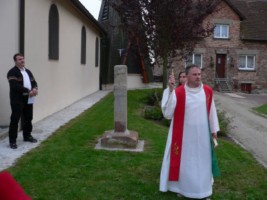 Une bénédiction a eu lieu lors du déplacement de la croix et son installation à côté de la chapelle d'Olsberg.