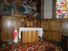Dans l'église Saint-Hubert de Breidenbach, par ailleurs bien conservée, le maître-autel n'a pas survécu au concile Vatican II. Le tabernacle a été replacé sur un autel en bois non sculpté.